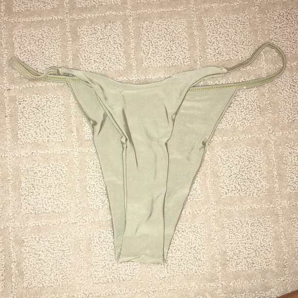 Bikini - Picture 2 of 5